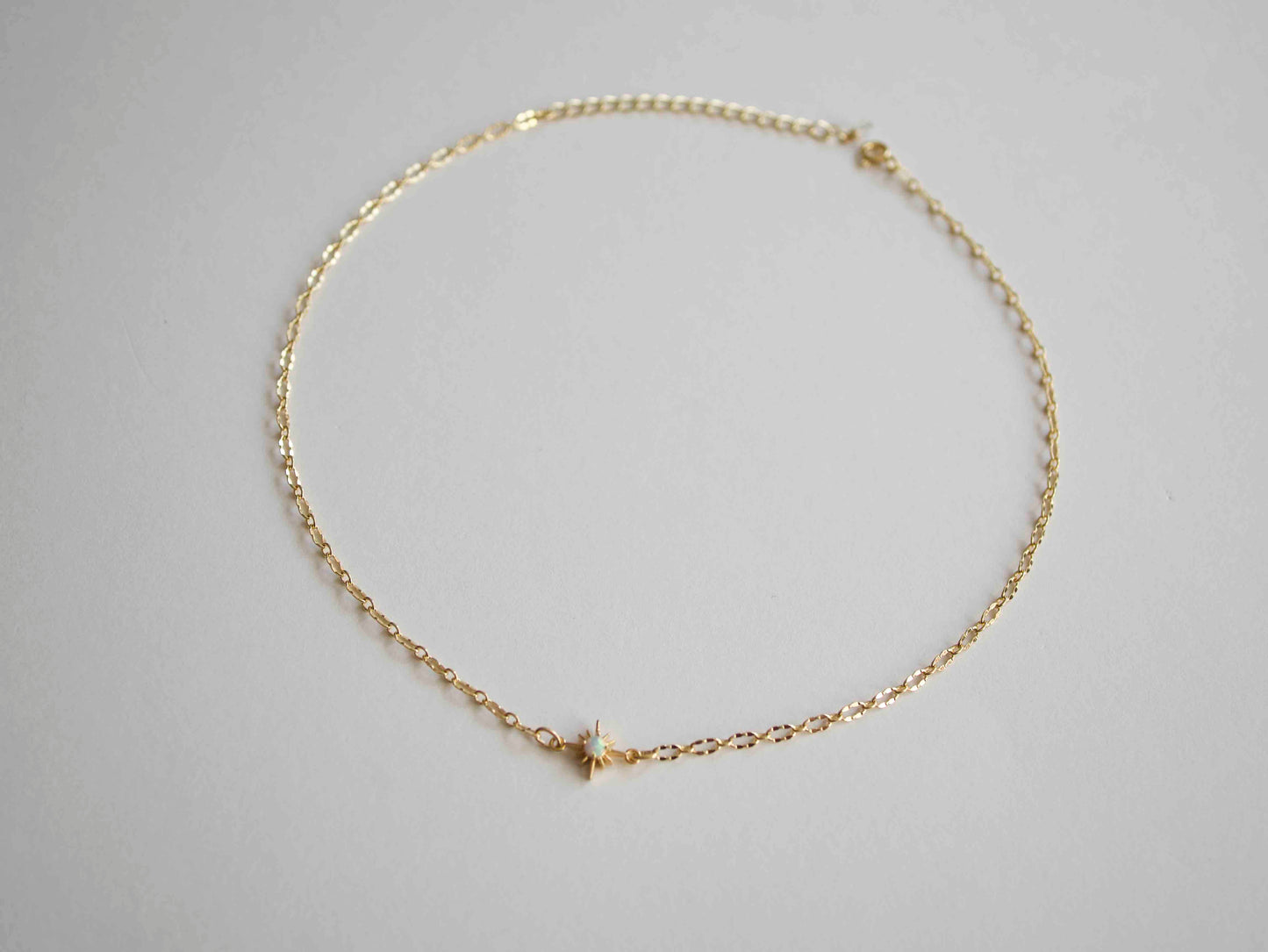 Ras du cou Soleyne - chocker - Etoile - Pierre opale irisé - Plaqué Or