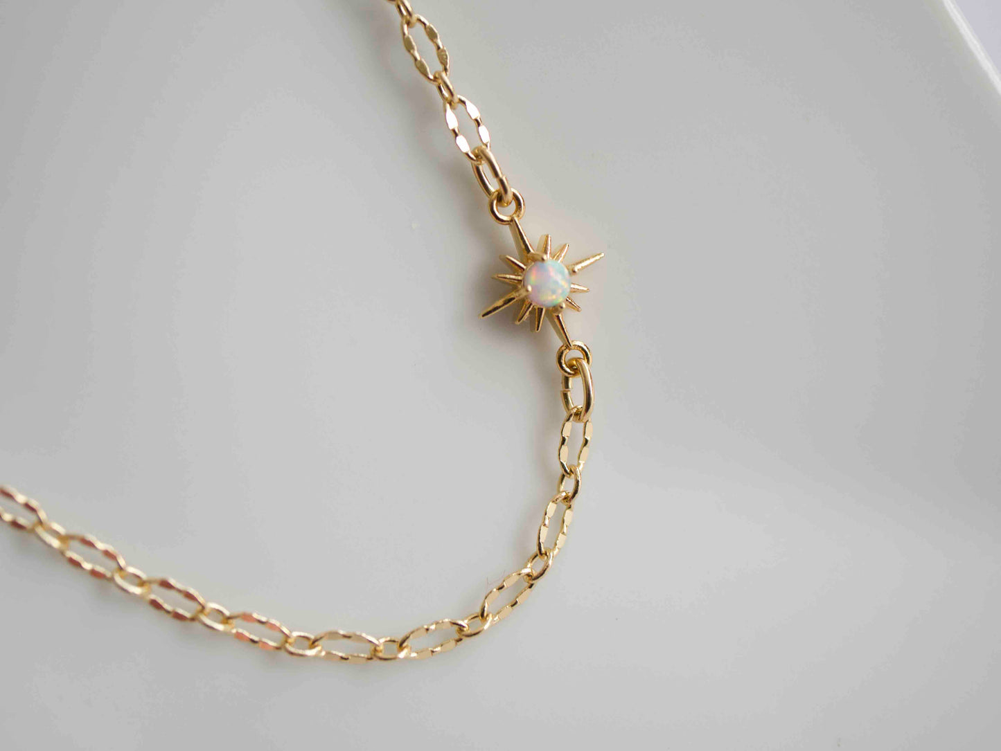 Ras du cou Soleyne - chocker - Etoile - Pierre opale irisé - Plaqué Or