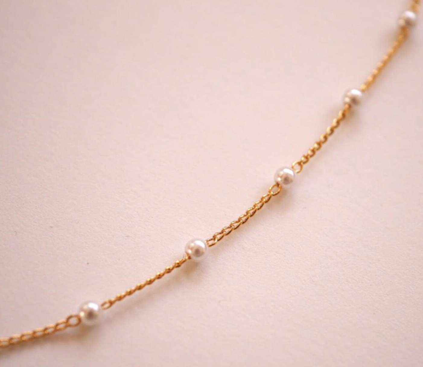 Lot de 2 colliers long lasso Y - Perles de culture blanches - Plaqué or - Ras du cou - Doré et blanc - Bijoux Mariage - Demoiselle d'honneur