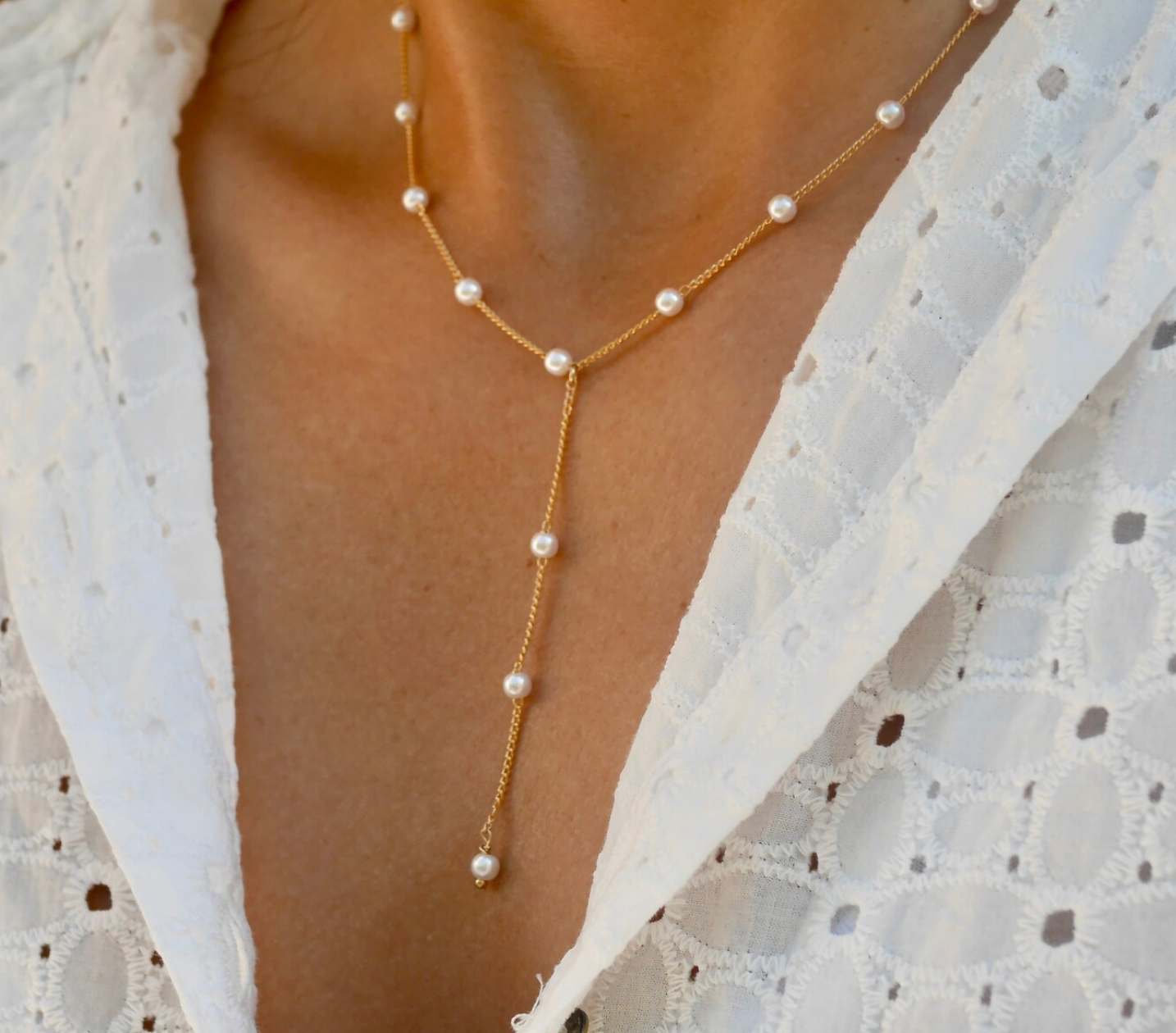 Lot de 2 colliers long lasso Y - Perles de culture blanches - Plaqué or - Ras du cou - Doré et blanc - Bijoux Mariage - Demoiselle d'honneur