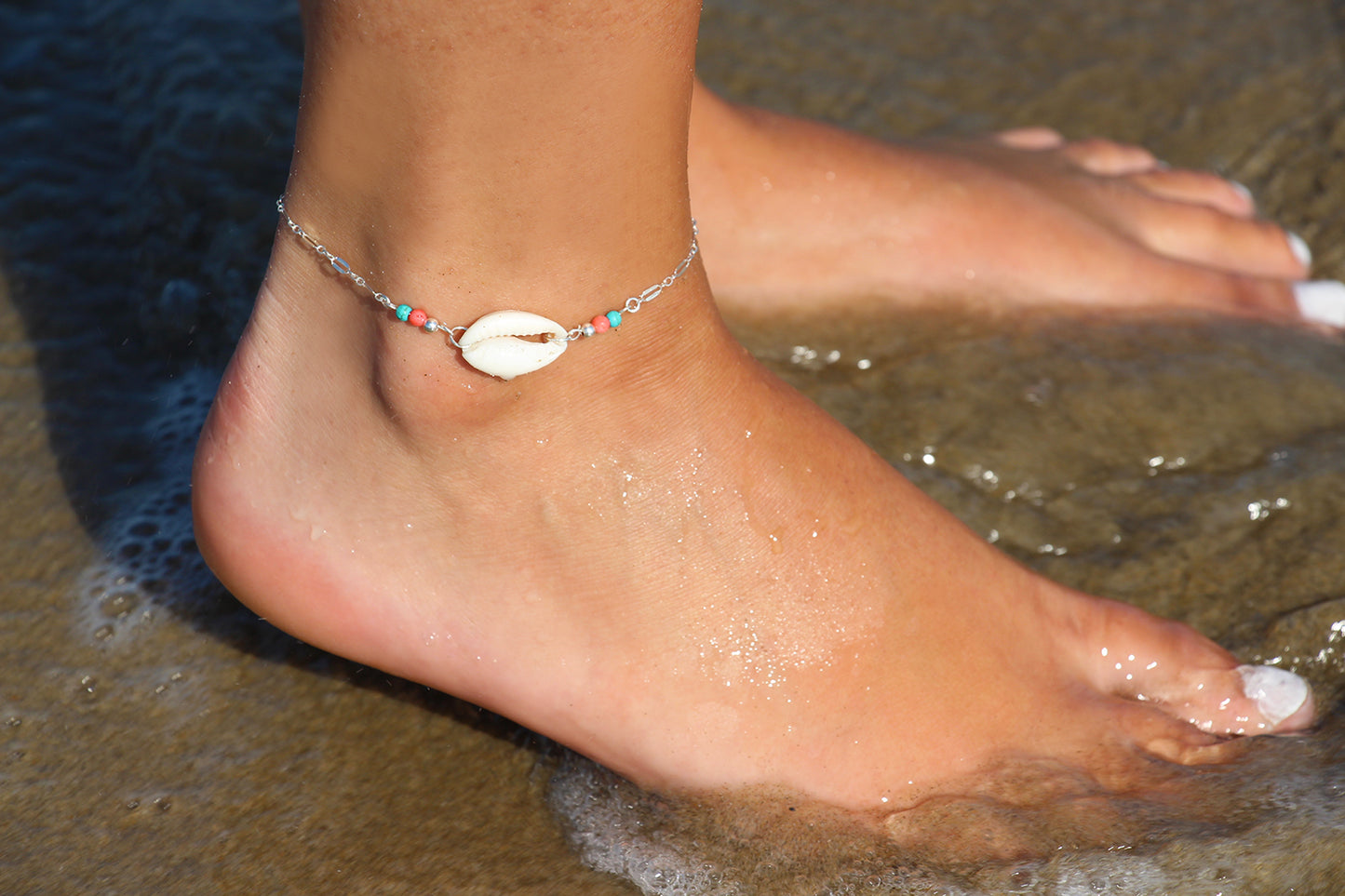 Bracelet de cheville Nayade - Coquillage Cowrie blanc - Perles turquoise, corail - Argent 925