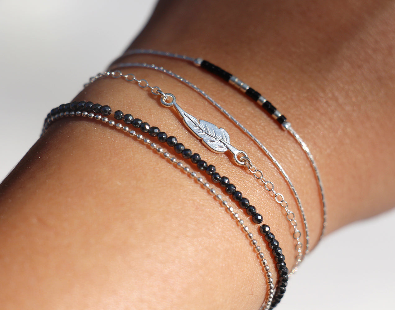 Lot de 3 bracelets fins - petite plume pointue - pierres hématite - perles miyuki noir et argent - Argent 925