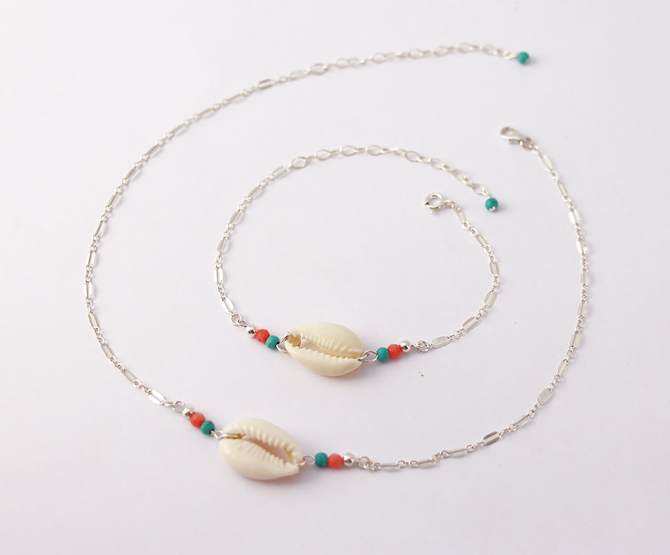 Bijoux de bras Nayade - Coquillage cowrie blanc - Perles Turquoise et corail - Argent 925