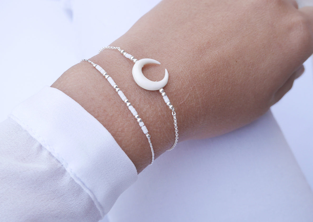 Bracelet Nokomis - Corne blanche - Croissant de lune - Perles miyuki blanches - Argent 925