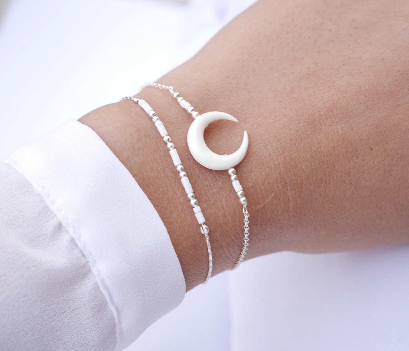 Bracelet Nokomis - Corne blanche - Croissant de lune - Perles miyuki blanches - Argent 925