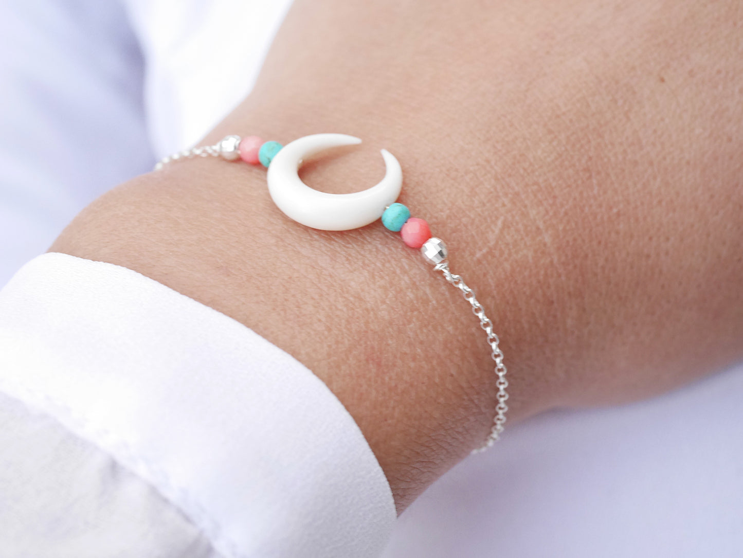 Bracelet Nokomis - Corne blanche - Perles corail, turquoise - Croissant de lune - Argent 925