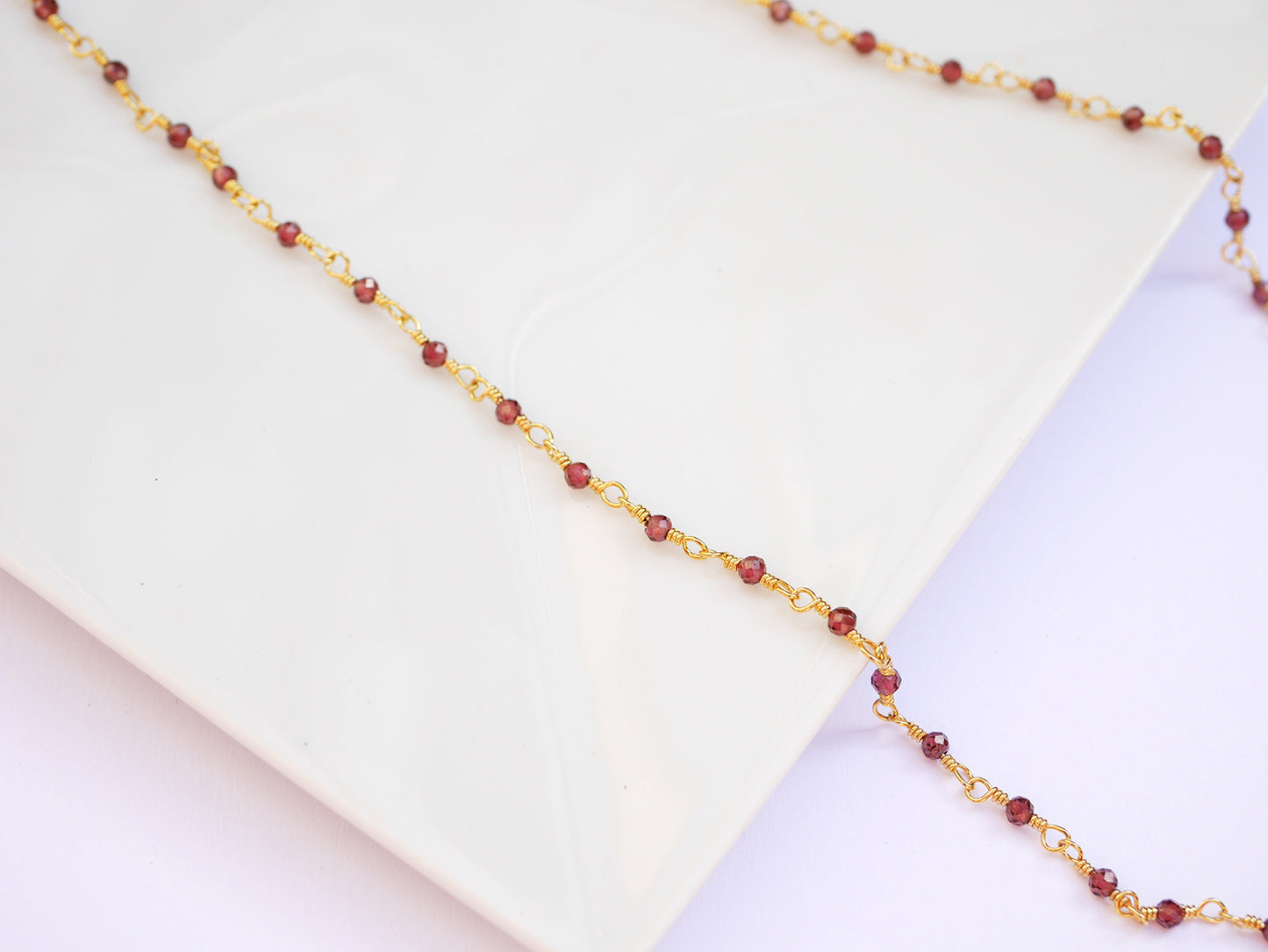 Collier Bohémia - Perles pierre Rhodolite Bordeaux - Chaine rosaire - Plaqué Or