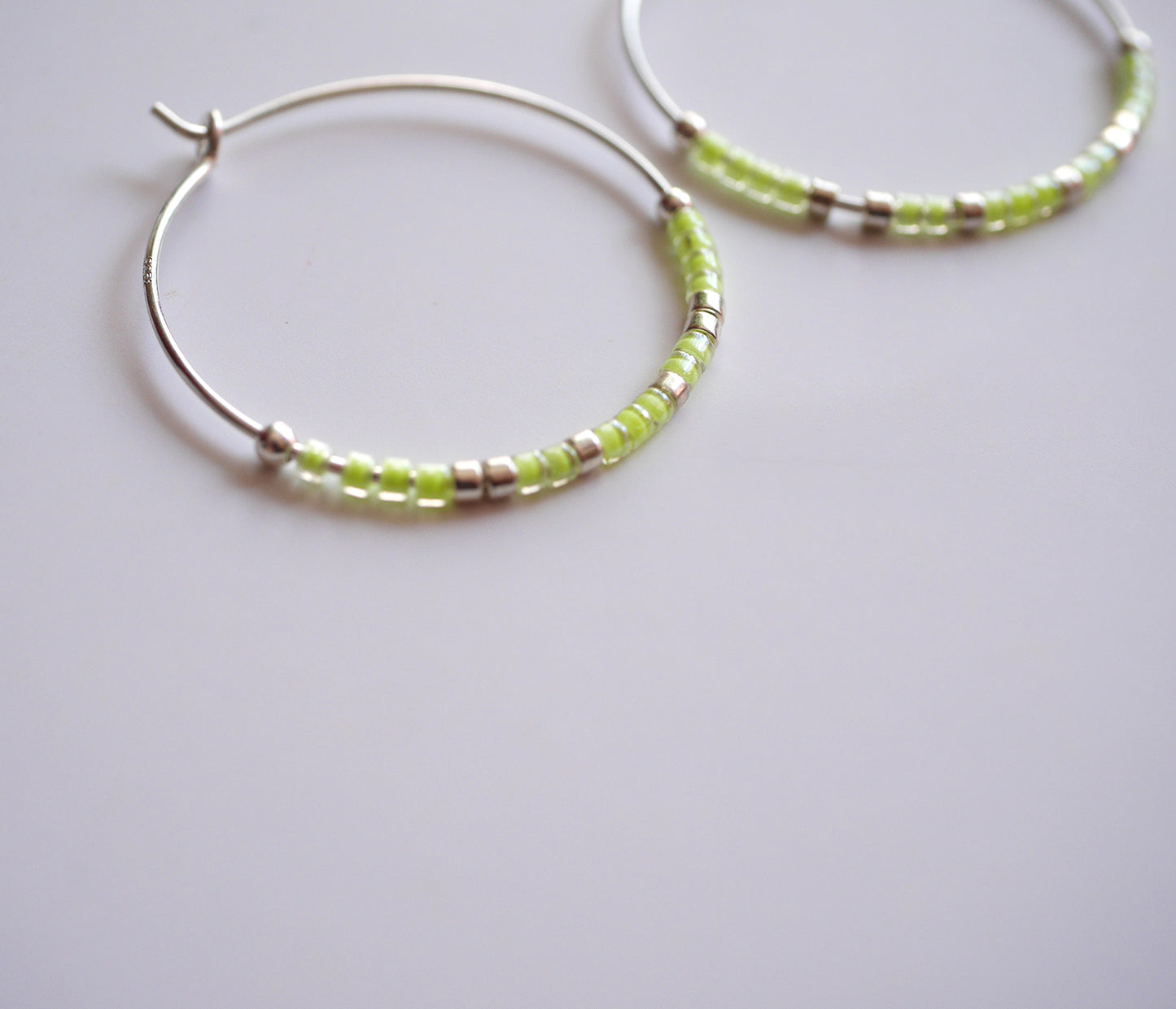 Boucles d'oreille Alysse - Créoles - Perles miyuki jaune fluo - Argent 925