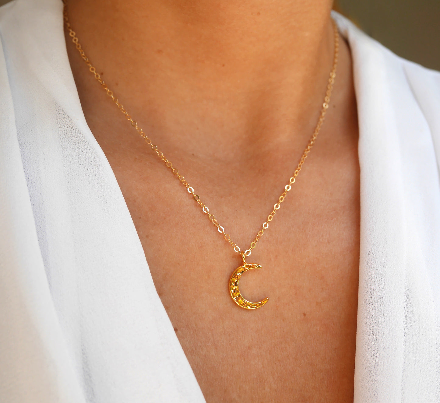 Collier Moon - Croissant de lune martelé - Plaqué Or