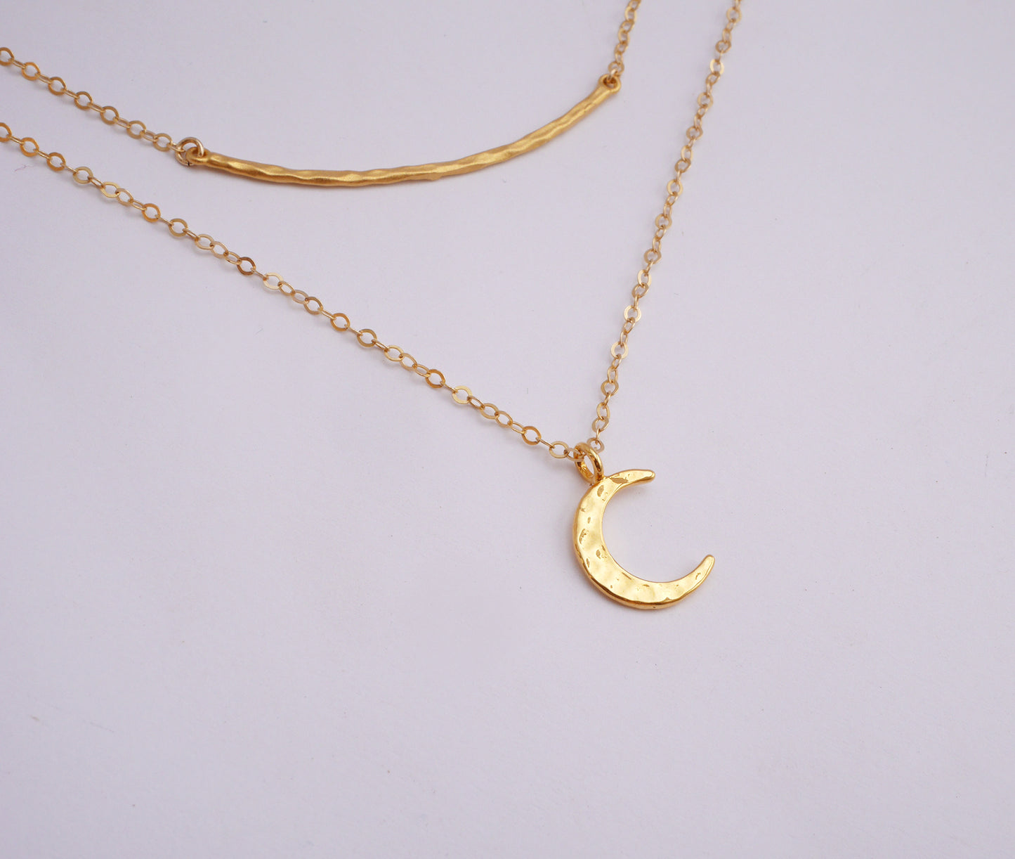 Collier Moon - Croissant de lune martelé - Plaqué Or