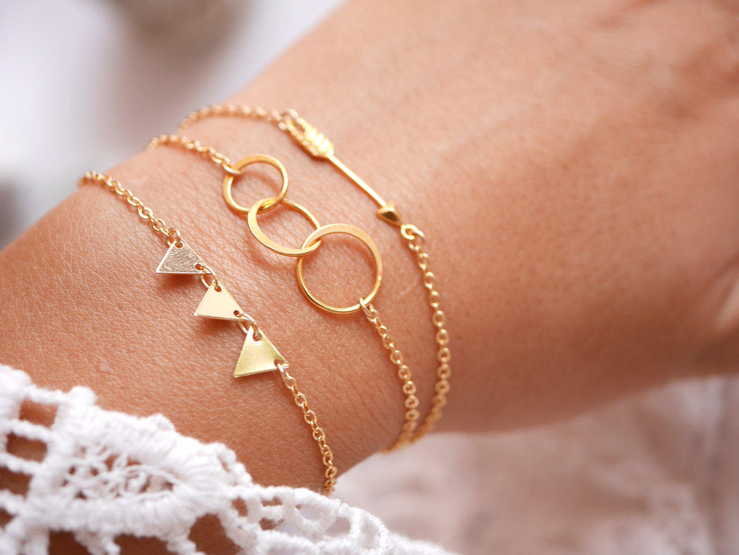 Lot de 3 Bracelets fins empilables - Bracelet 3 cercles - 3 triangles - Flèche doré - cercles imbriqués - Plaqué Or