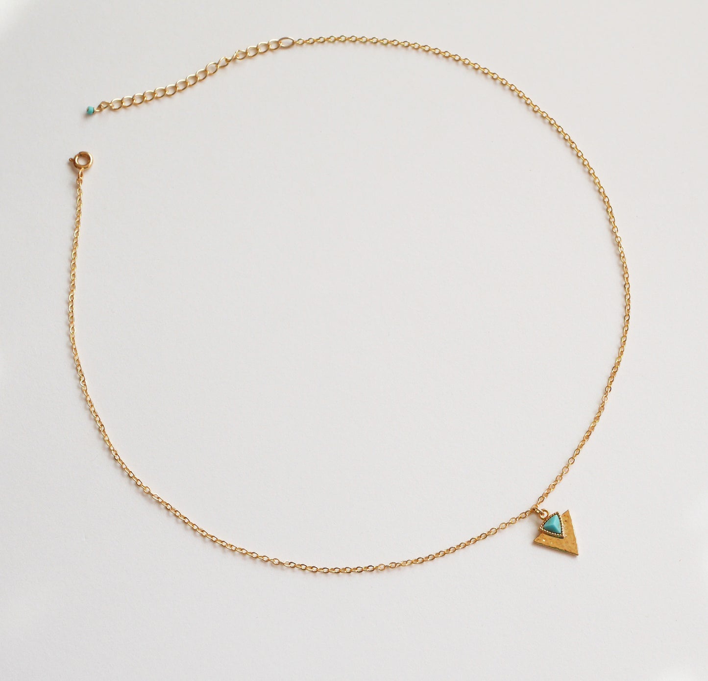 Collier Tianguis - Triangle martelé - Pierre Turquoise - Plaqué Or