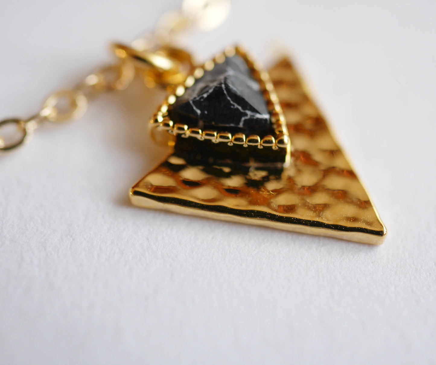 Collier Tianguis - Triangle - Pierre Noire - Plaqué Or