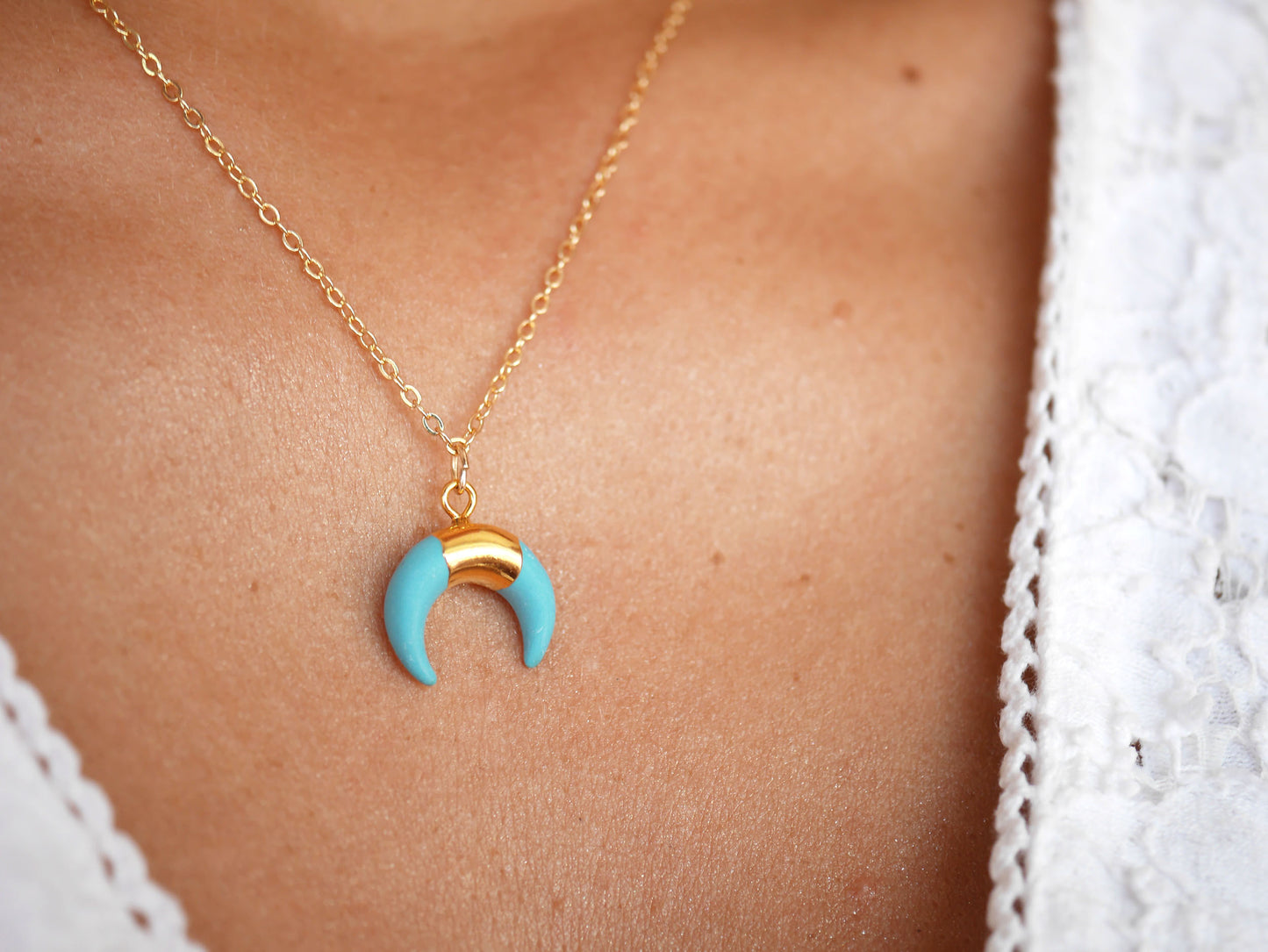 Collier Tiéhonä - Croissant de lune - Bleu Turquoise - Double Corne - Plaqué Or