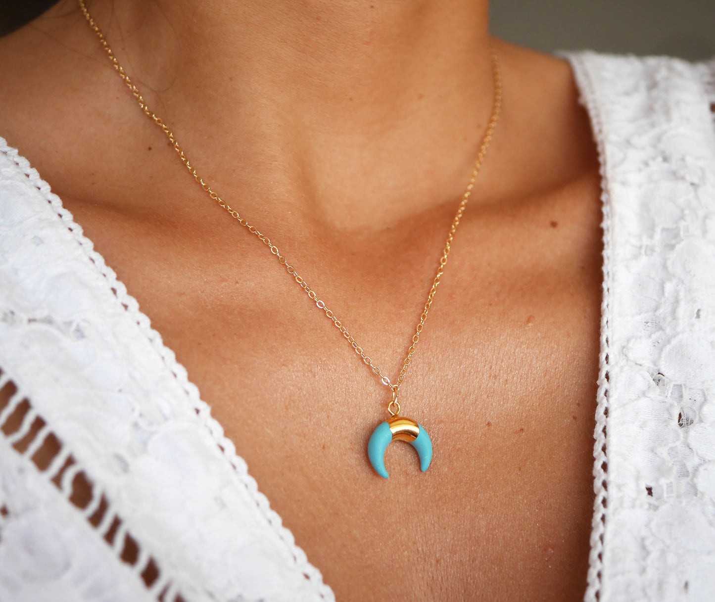 Collier Tiéhonä - Croissant de lune - Bleu Turquoise - Double Corne - Plaqué Or