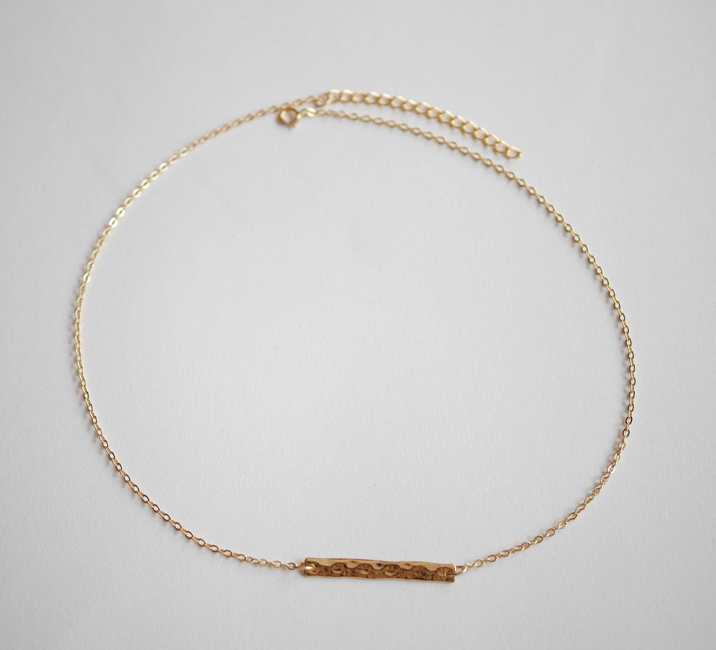 Collier Thalia - Barre martelée - Plaqué Or