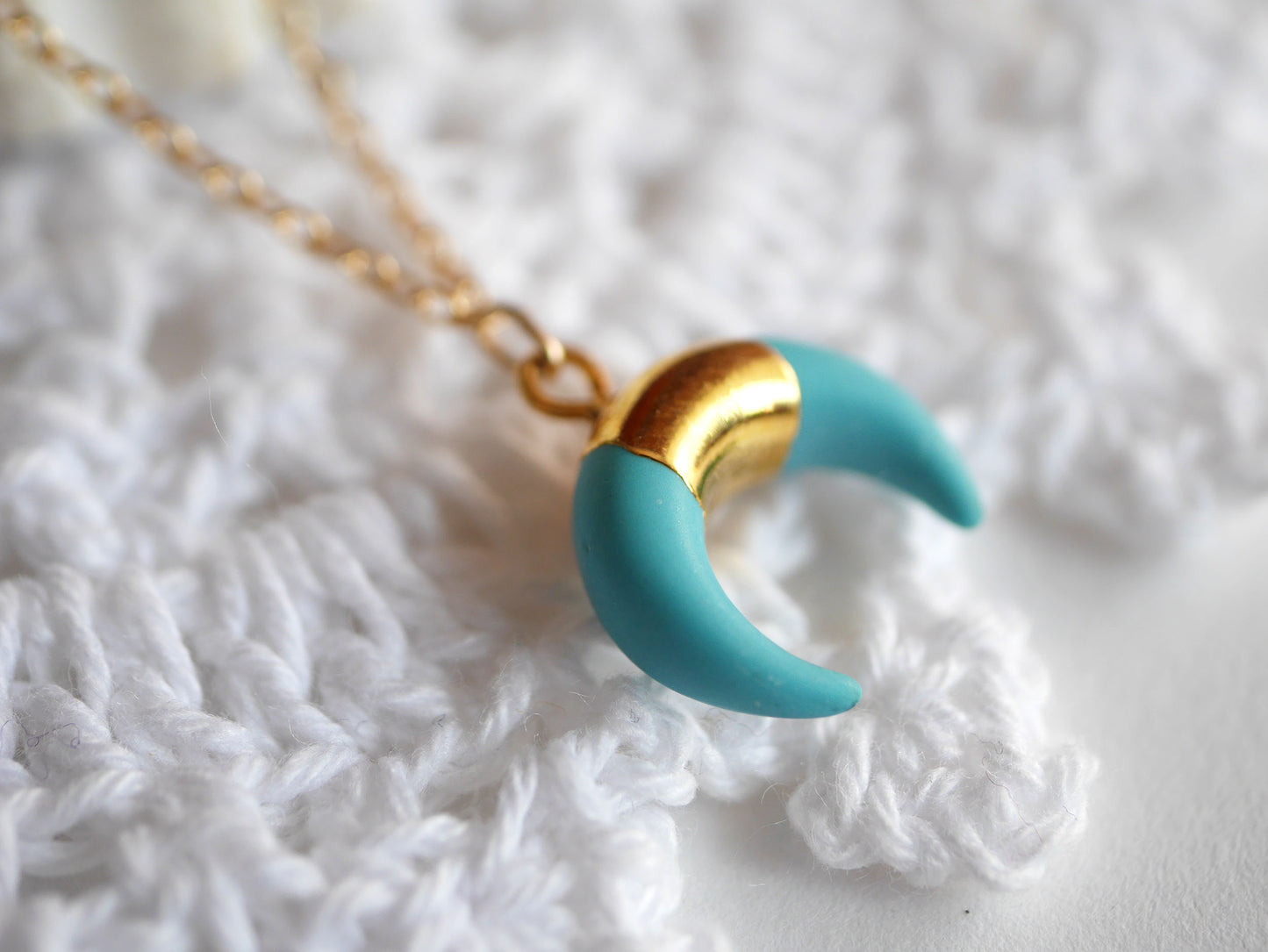 Collier Tiéhonä - Croissant de lune - Bleu Turquoise - Double Corne - Plaqué Or