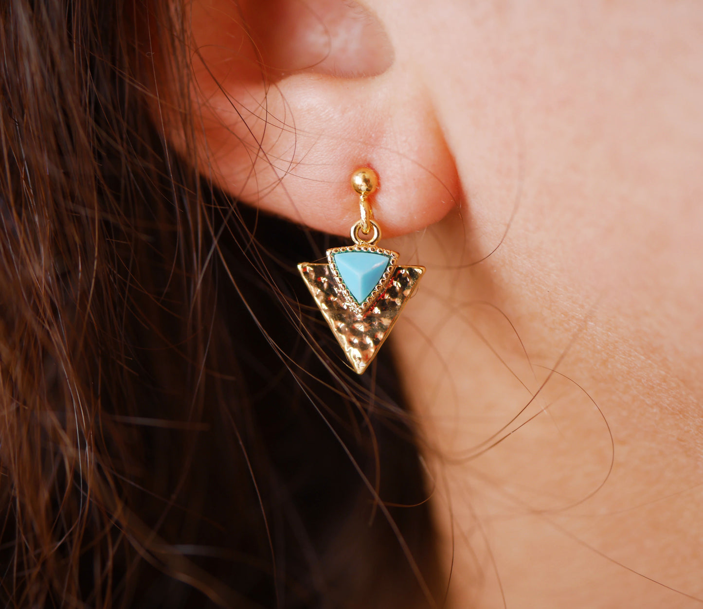 Boucles d'oreille Tianguis - Triangle - Pierre bleu Turquoise - Plaqué Or