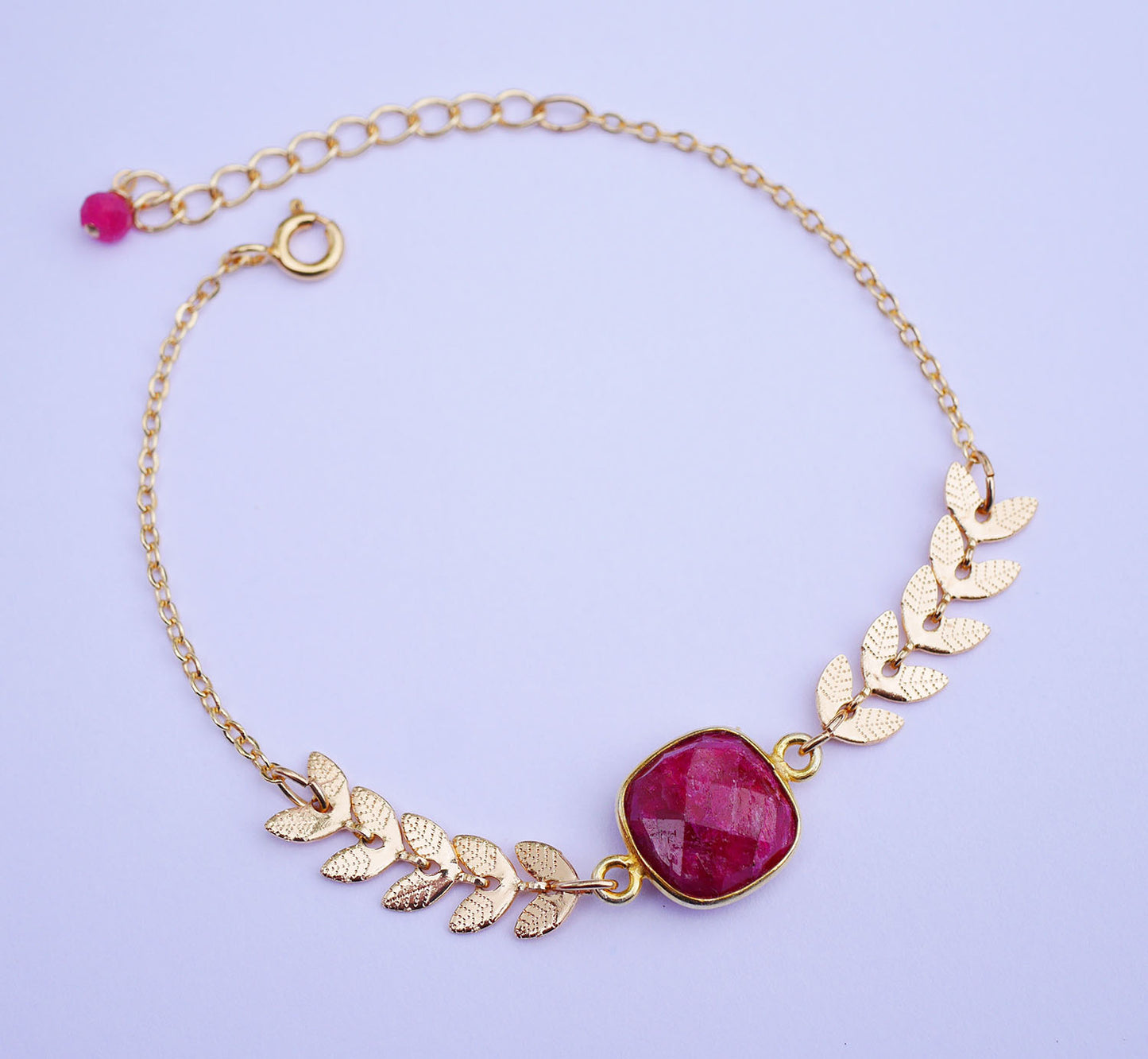 Bracelet Bégonia - Pierre Rubis  carré - Rose Fushia - Chaîne épis - Plaqué Or