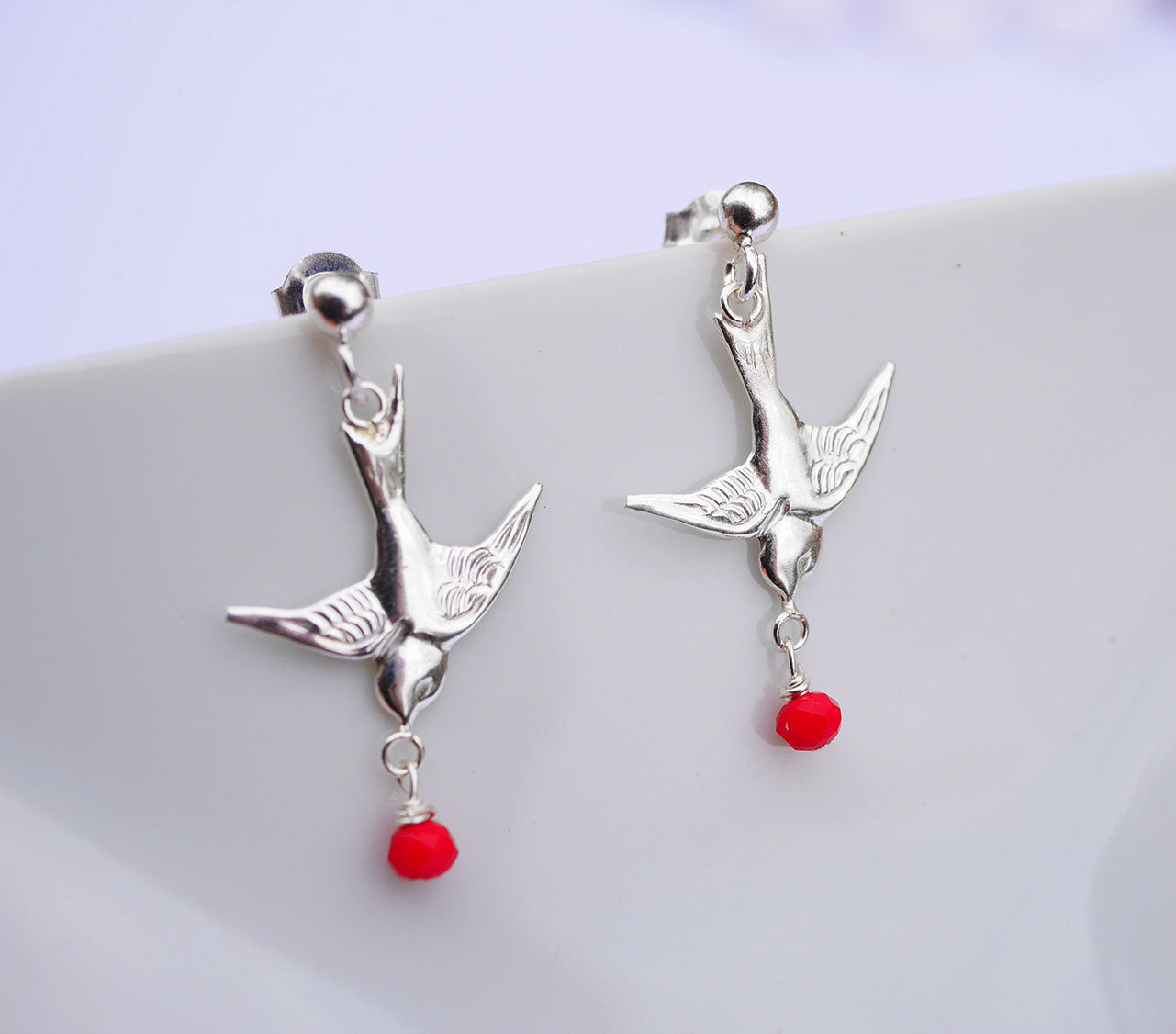 Boucles d'oreille Swallow - Oiseau Hirondelle - Perle de verre rouge - Argent 925