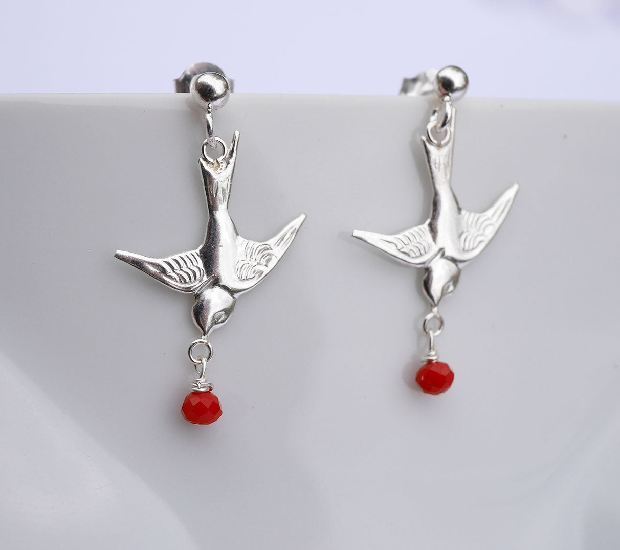 Boucles d'oreille Swallow - Oiseau Hirondelle - Perle de verre rouge - Argent 925