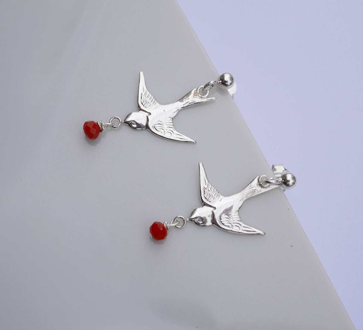 Boucles d'oreille Swallow - Oiseau Hirondelle - Perle de verre rouge - Argent 925