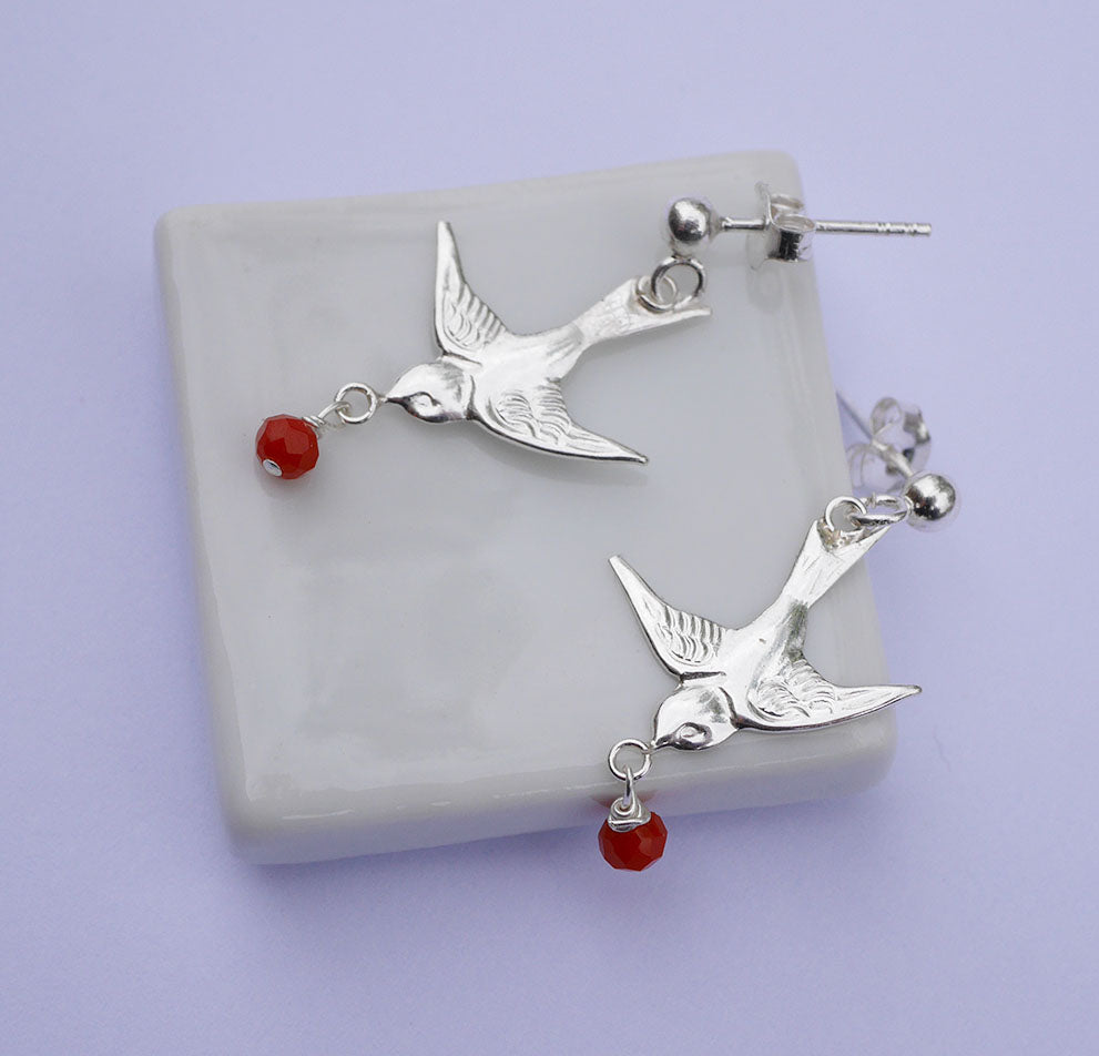 Boucles d'oreille Swallow - Oiseau Hirondelle - Perle de verre rouge - Argent 925