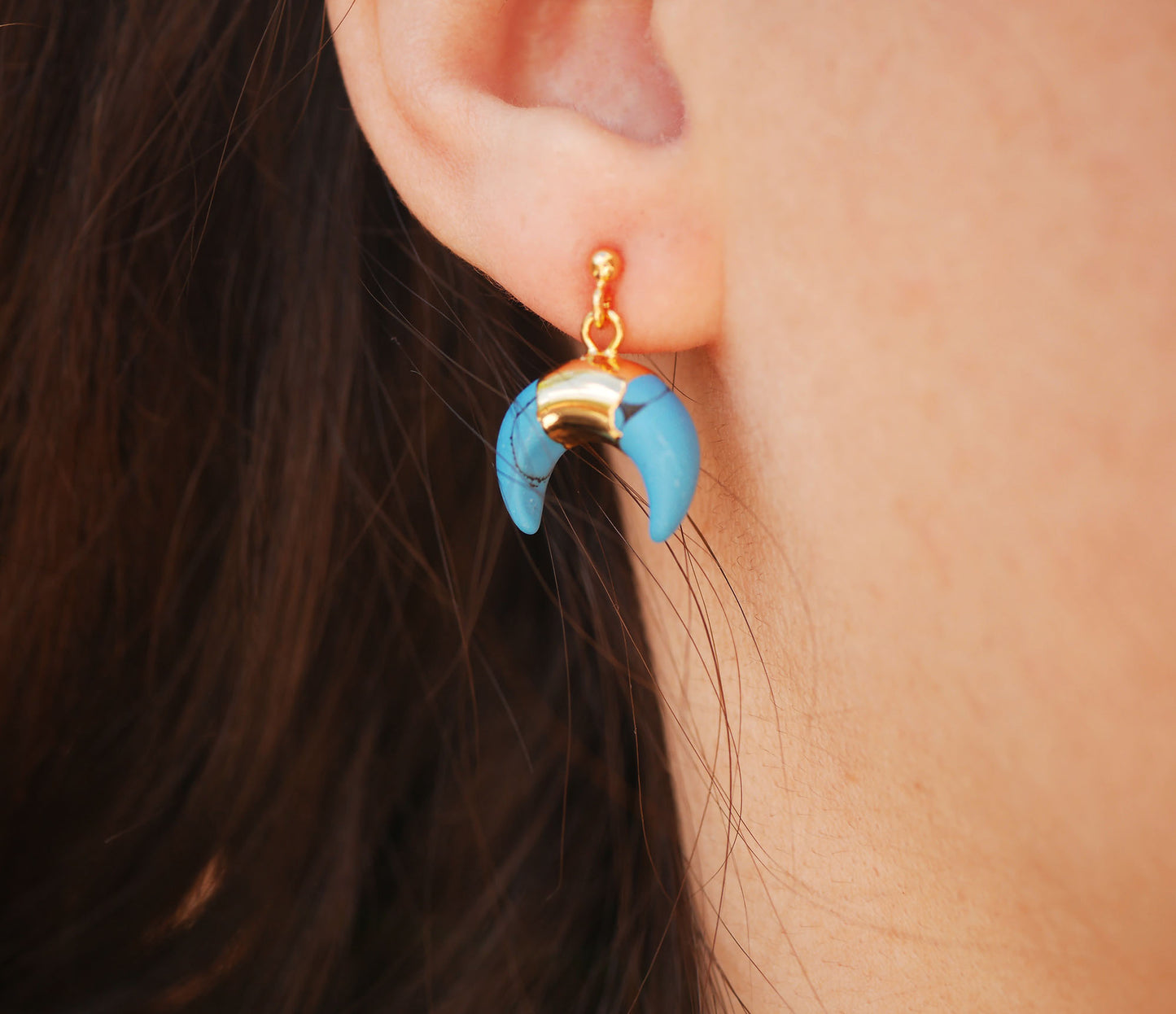 Boucles d'oreille Tiéhonä - Croissant de lune - Bleu Turquoise - Doubel Corne - Plaqué Or