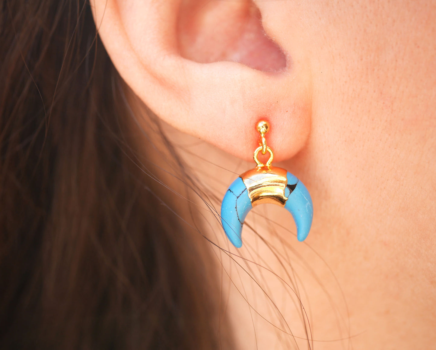 Boucles d'oreille Tiéhonä - Croissant de lune - Bleu Turquoise - Doubel Corne - Plaqué Or