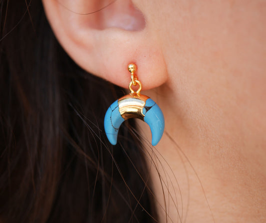 Boucles d'oreille Tiéhonä - Croissant de lune - Bleu Turquoise - Doubel Corne - Plaqué Or