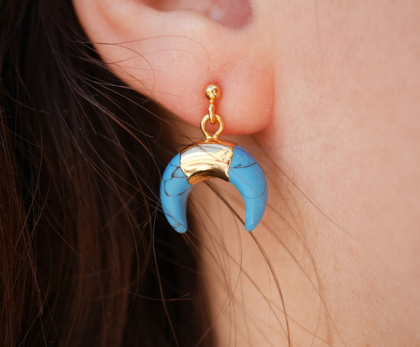 Boucles d'oreille Tiéhonä - Croissant de lune - Bleu Turquoise - Doubel Corne - Plaqué Or