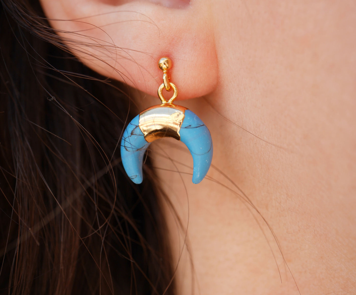 Boucles d'oreille Tiéhonä - Croissant de lune - Bleu Turquoise - Doubel Corne - Plaqué Or