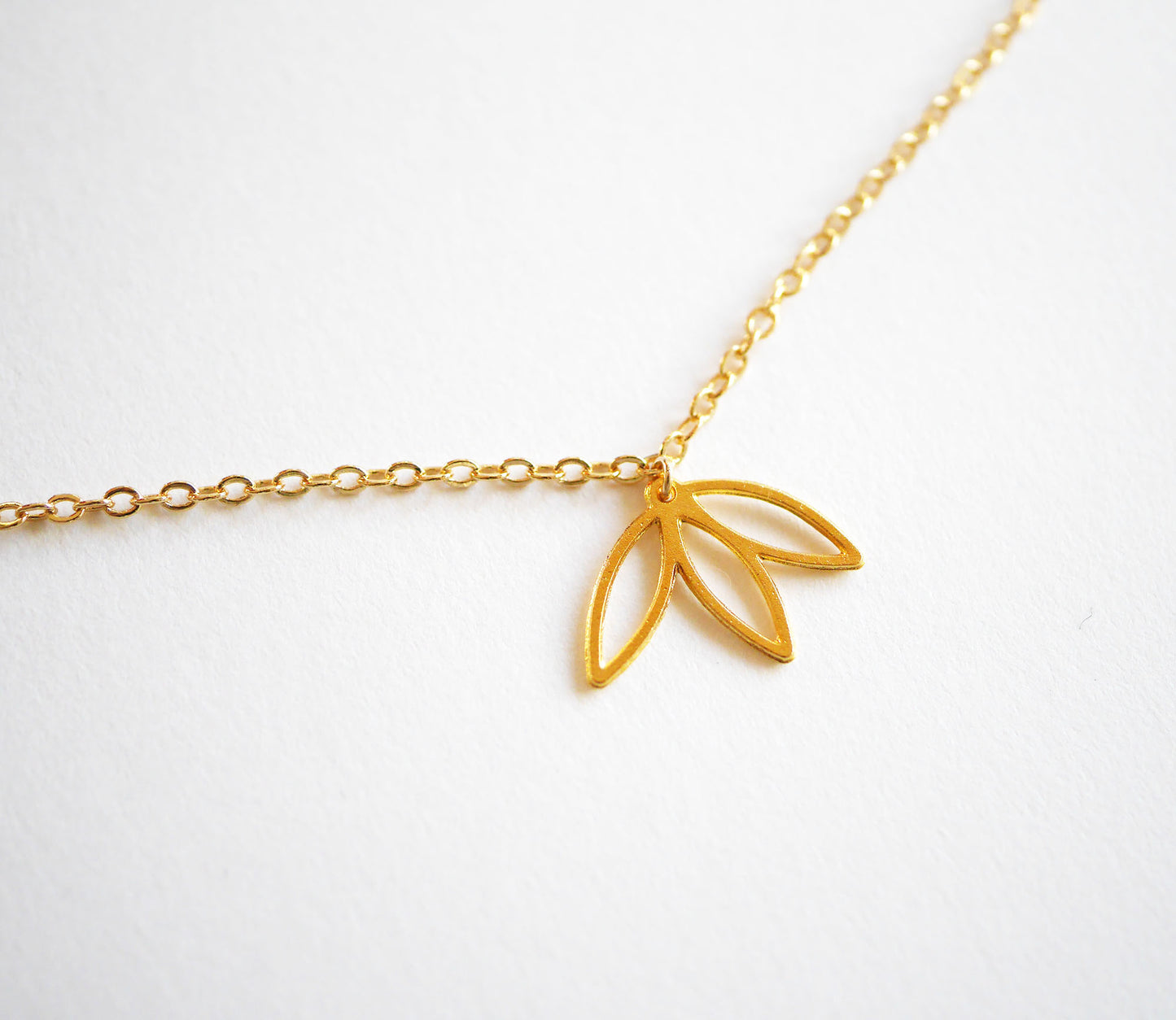 Collier Fiora - Une fleur de Lotus - Plaqué Or