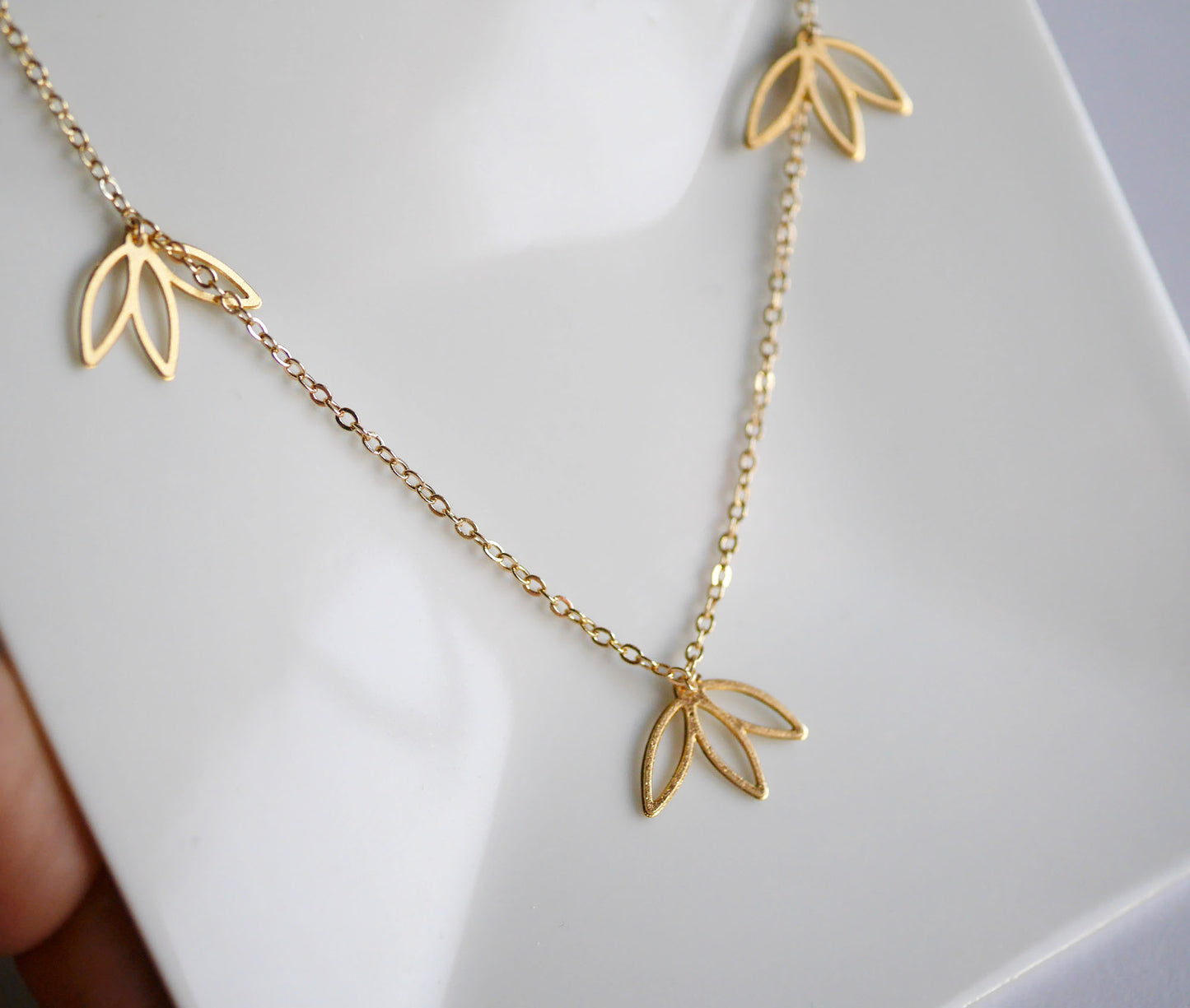 Collier Flora - Trois fleur de Lotus - Plaqué Or