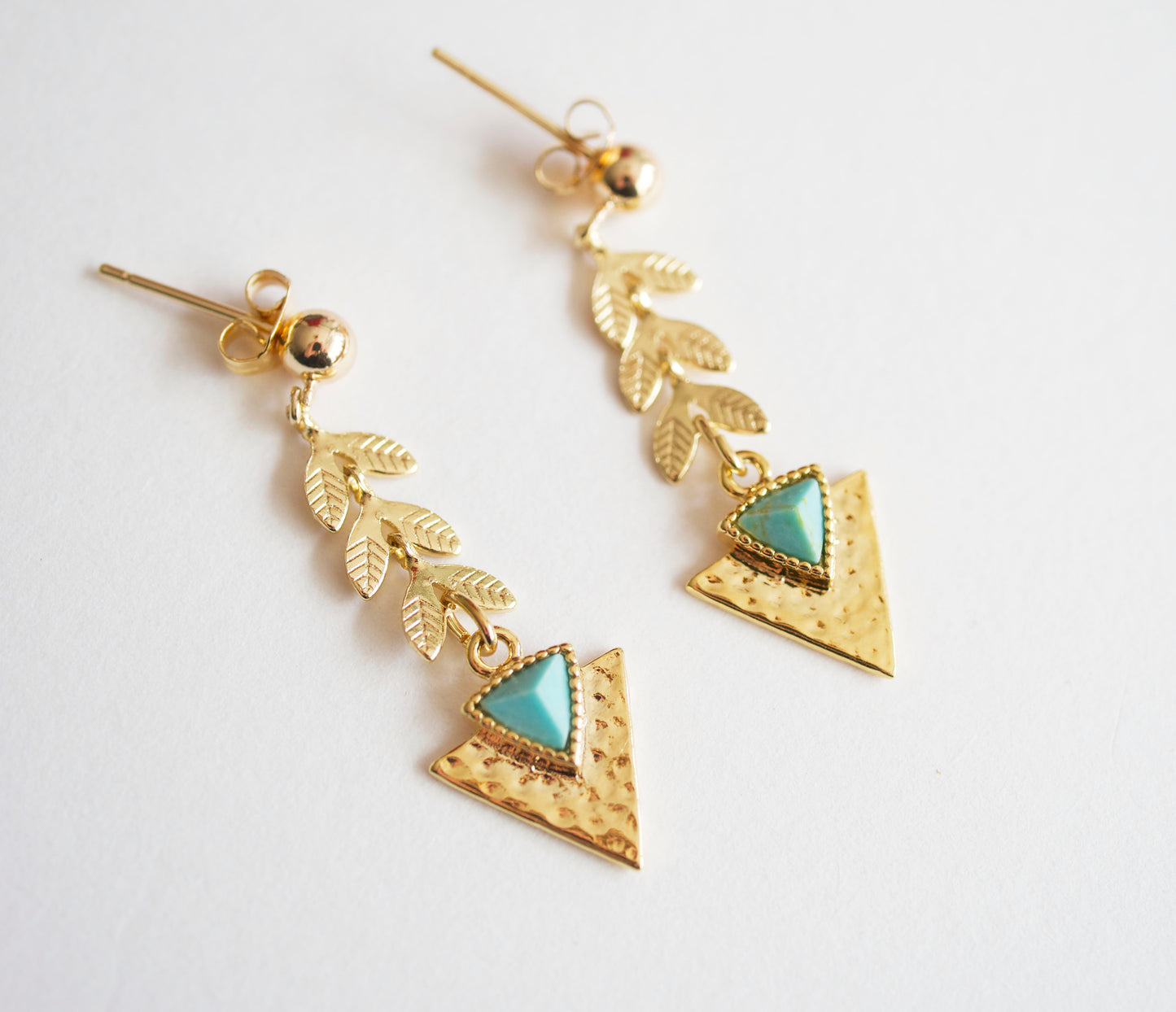 Boucles d'oreille Aztec - Triangle - Pierre bleu Turquoise - Chaine épis - Plaqué Or