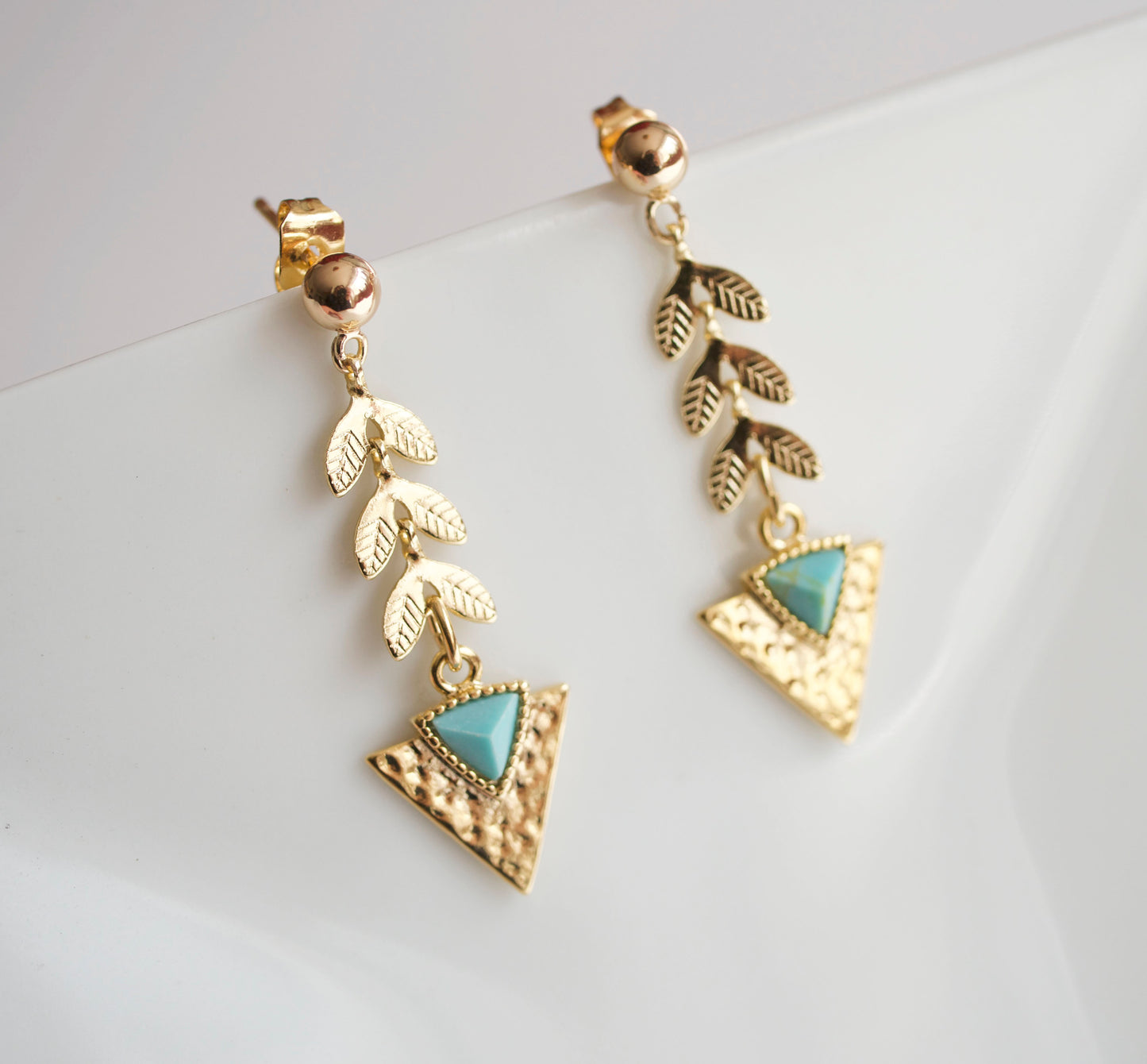 Boucles d'oreille Aztec - Triangle - Pierre bleu Turquoise - Chaine épis - Plaqué Or