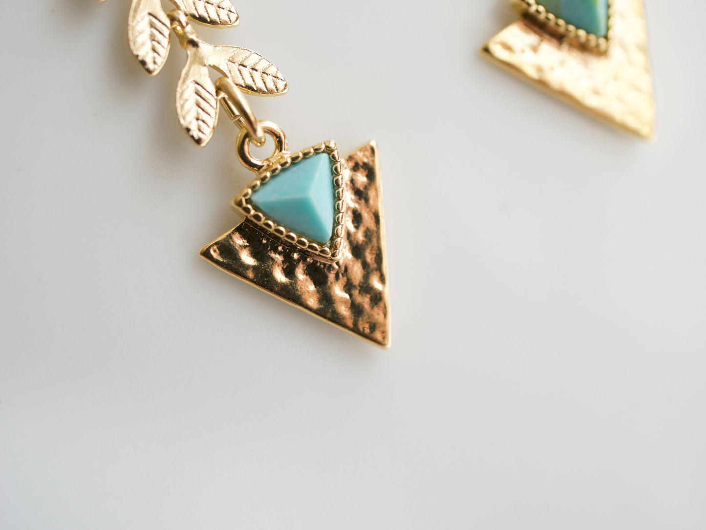 Boucles d'oreille Aztec - Triangle - Pierre bleu Turquoise - Chaine épis - Plaqué Or