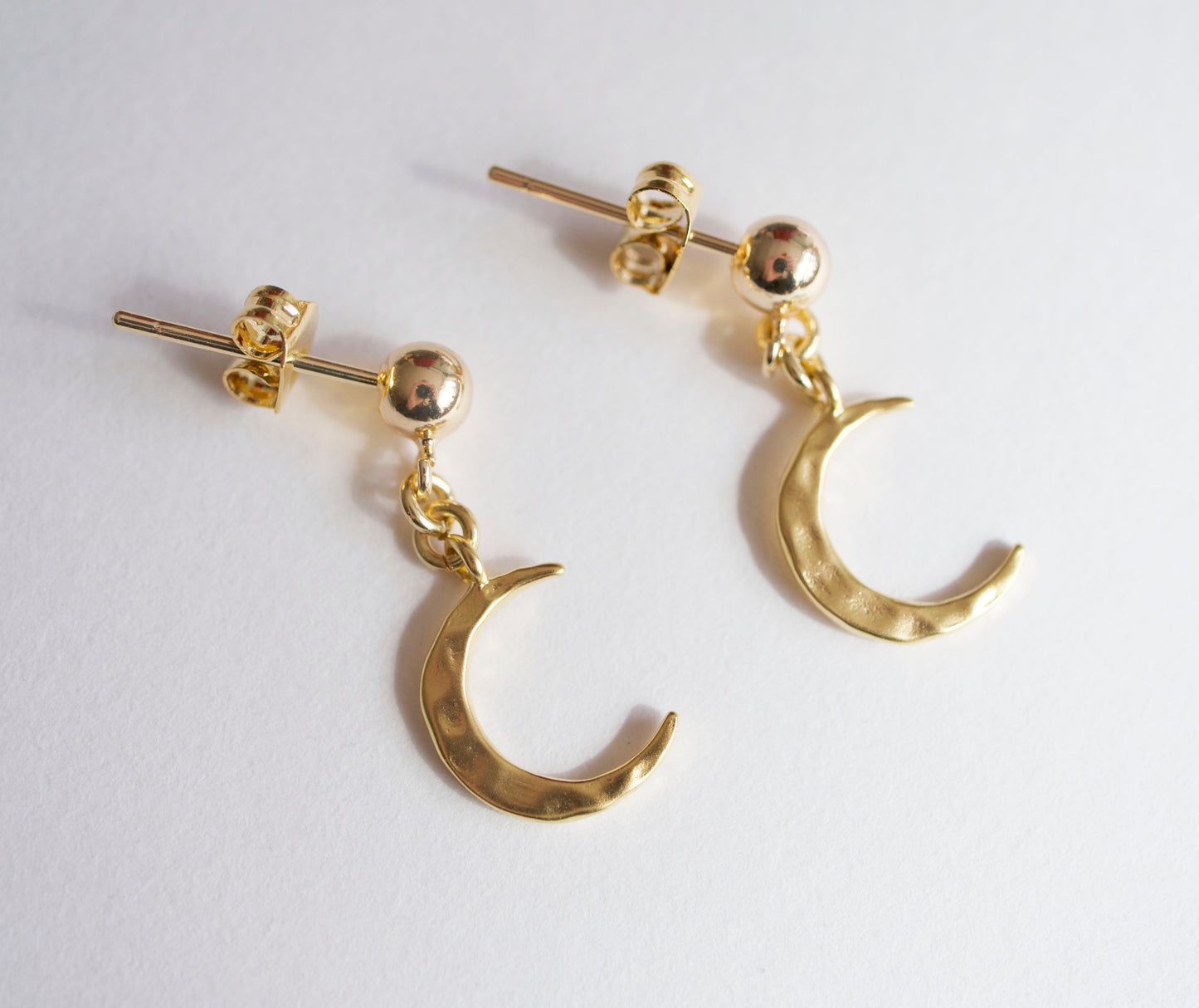 Boucles d'oreilles Moon - Croissant de lune martelé - Plaqué Or