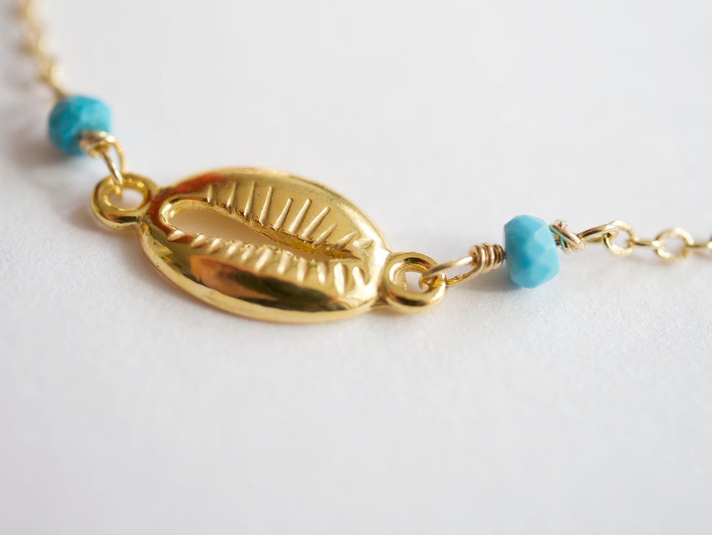 Bracelet Cowry - Coquillage Cowri - Perle pierre Turquoise - Plaqué Or