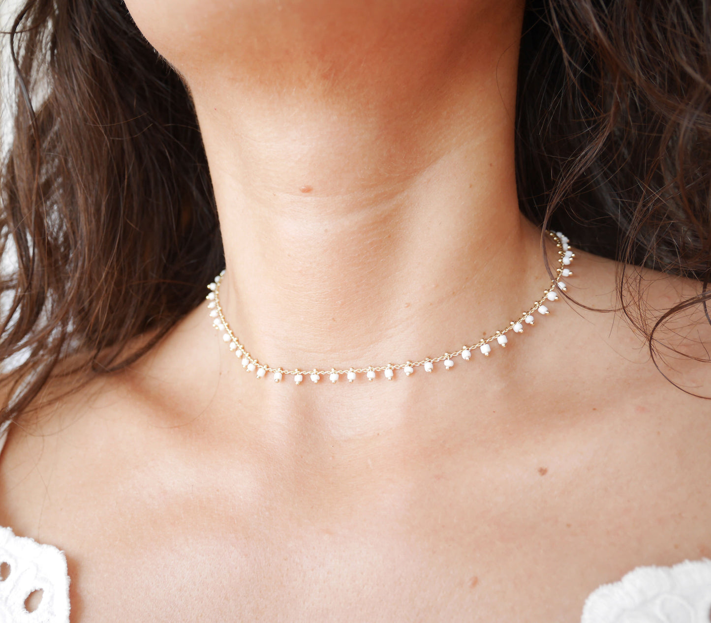 Ras du cou Dahlia - Choker - Collier court - Perles blanches - Plaqué Or