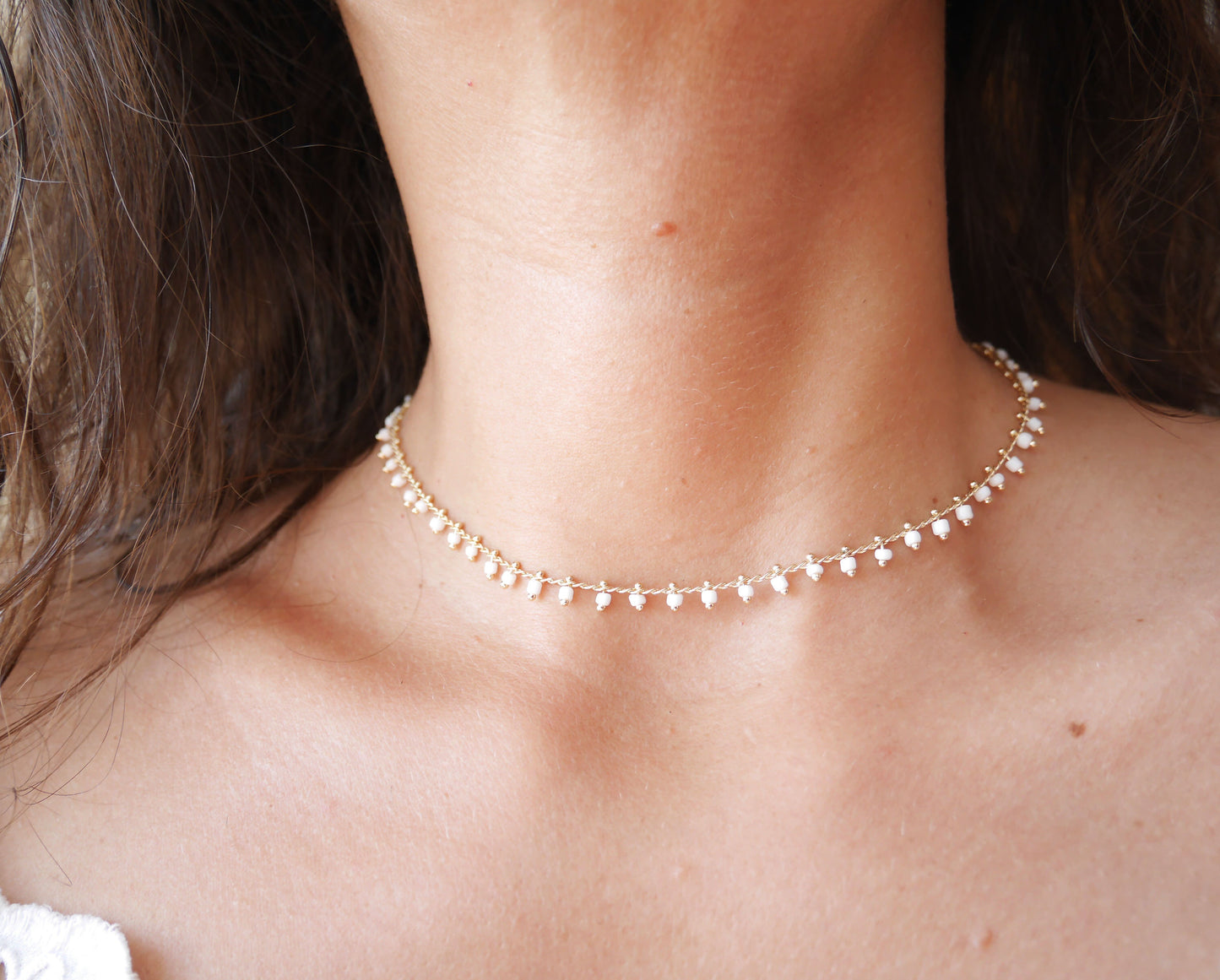 Ras du cou Dahlia - Choker - Collier court - Perles blanches - Plaqué Or