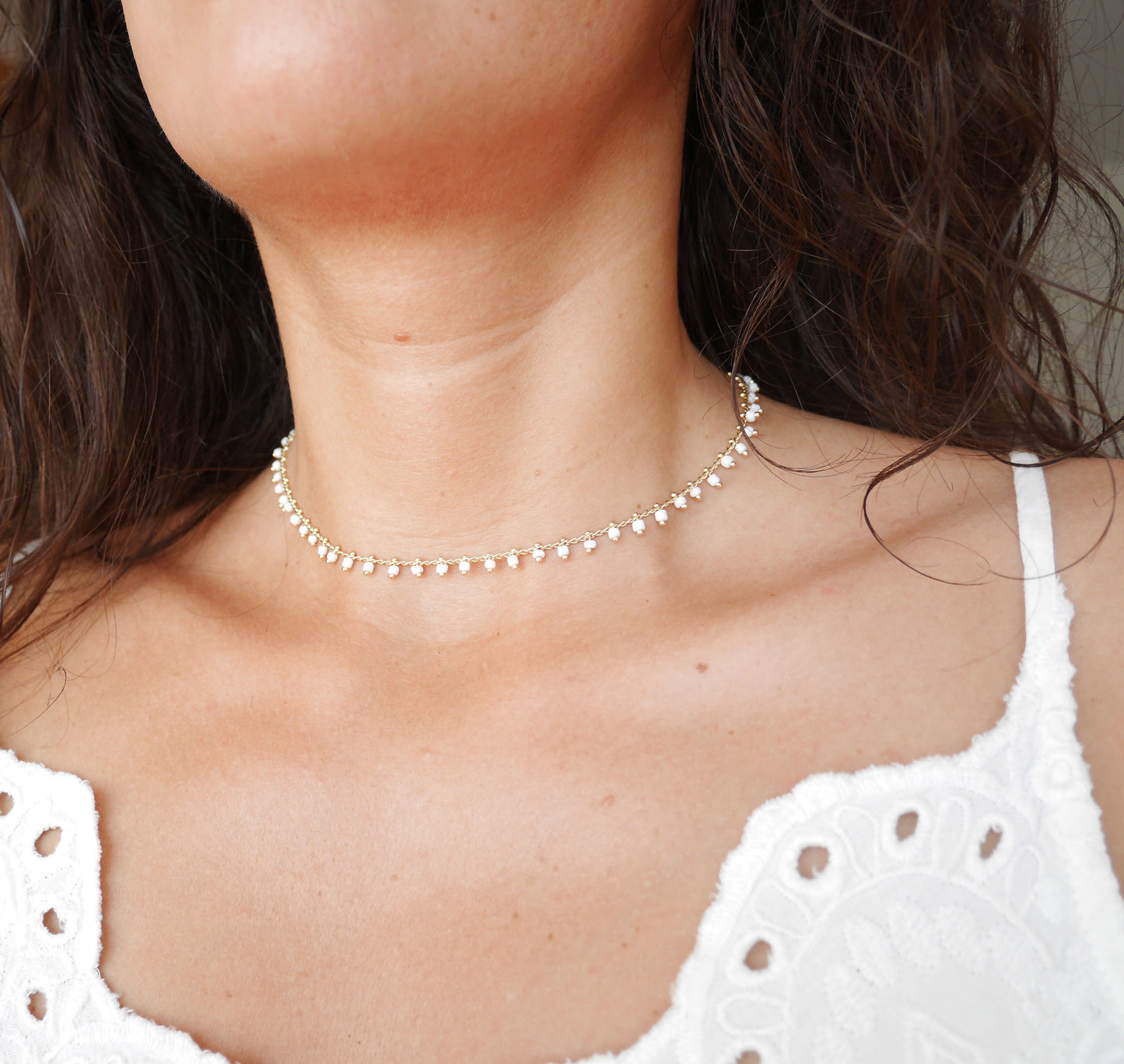 Ras du cou Dahlia - Choker - Collier court - Perles blanches - Plaqué Or