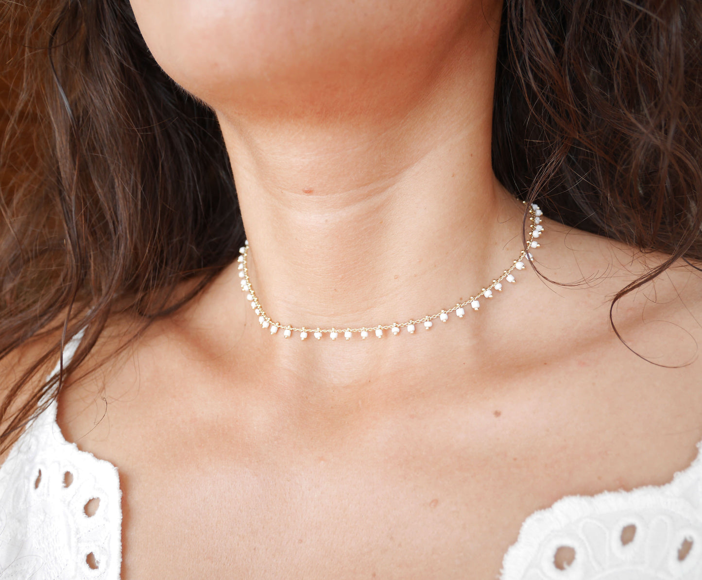 Ras du cou Dahlia - Choker - Collier court - Perles blanches - Plaqué Or