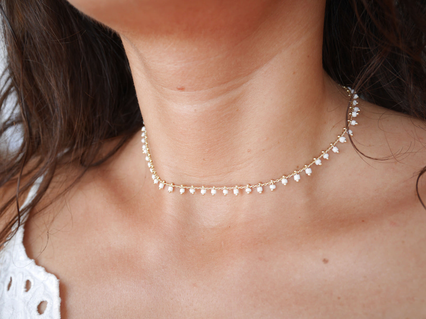 Ras du cou Dahlia - Choker - Collier court - Perles blanches - Plaqué Or