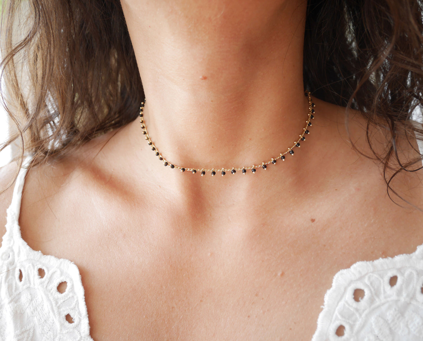 Ras de cou Dahlia - Choker - Collier Court - Perles noires - Plaqué Or