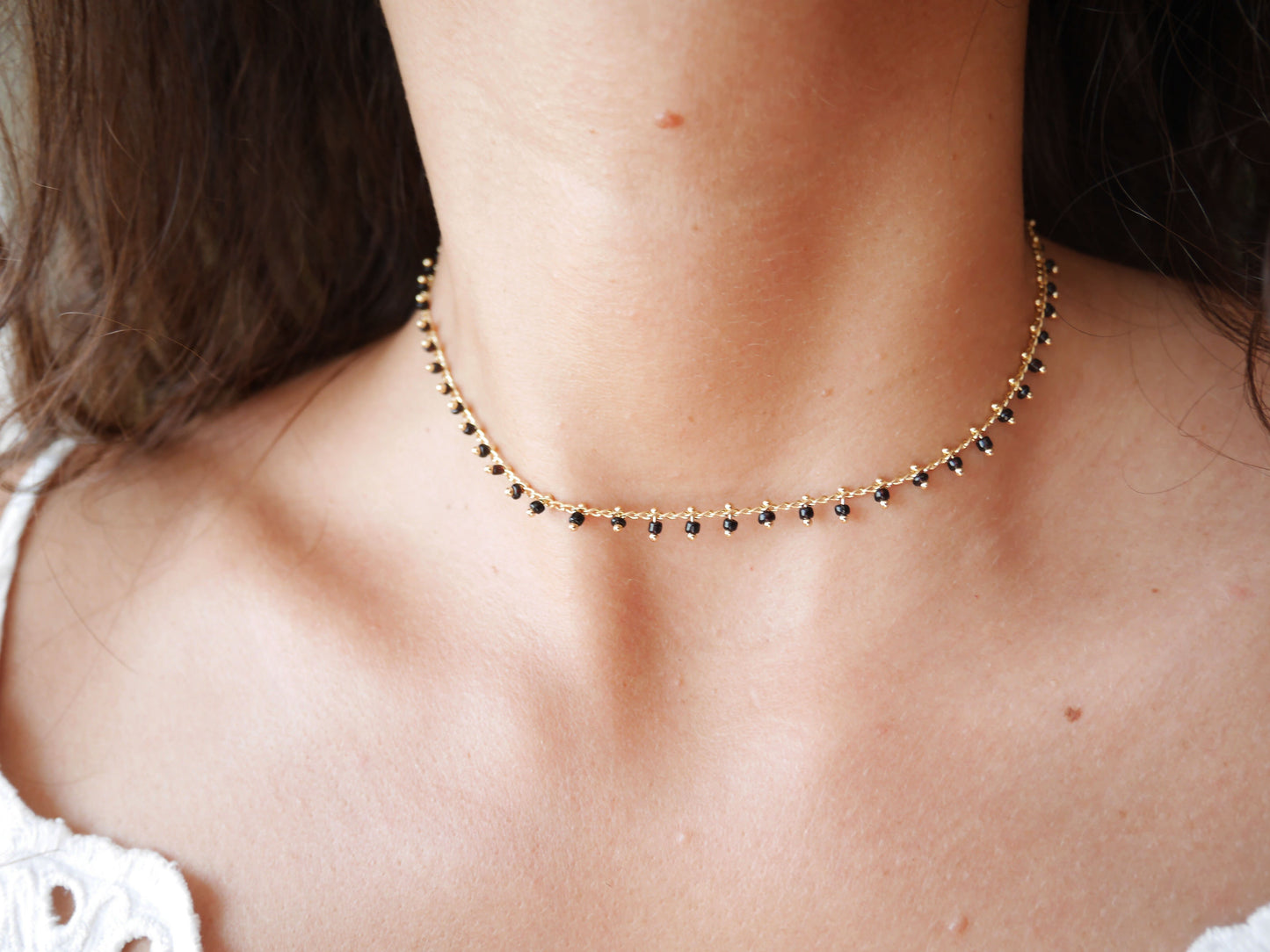 Ras de cou Dahlia - Choker - Collier Court - Perles noires - Plaqué Or