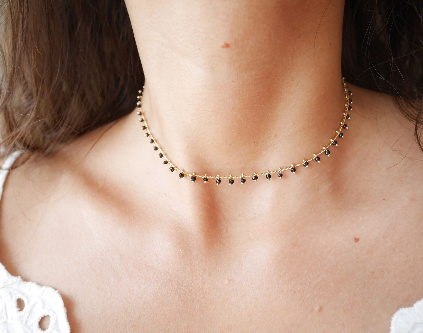 Ras de cou Dahlia - Choker - Collier Court - Perles noires - Plaqué Or