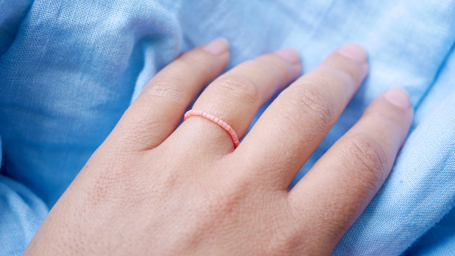 Bague Brenna - élastique - Perles pierre Corail - Empilable