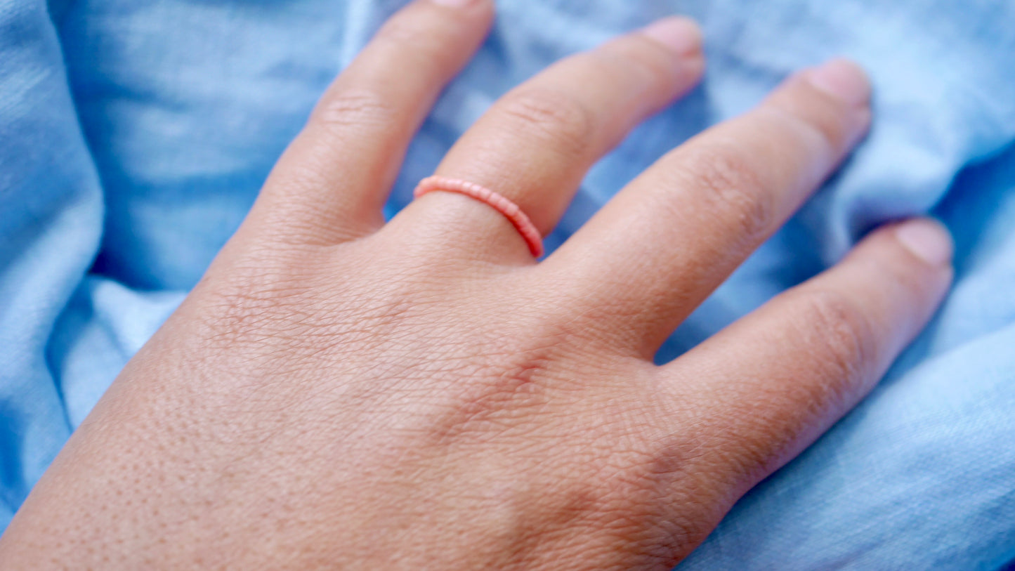 Bague Brenna - élastique - Perles pierre Corail - Empilable