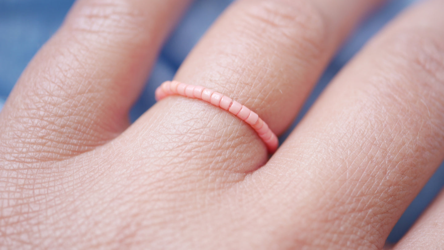 Bague Brenna - élastique - Perles pierre Corail - Empilable